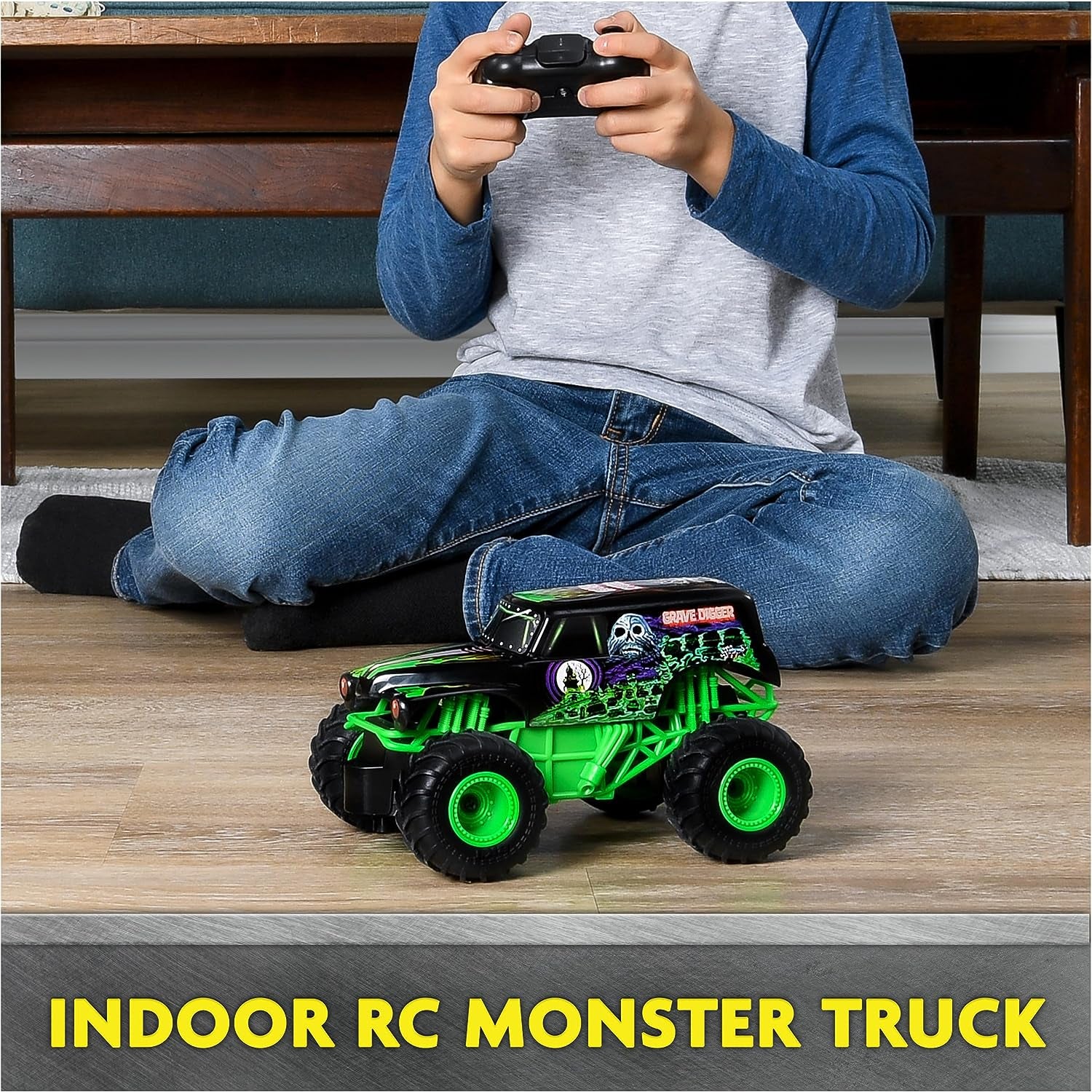 Monster Jam, Official Grave Digger Remote Control Monster Truck, 1:24 Scale, 2.4 Ghz, Kids Toys for Boys and Girls Ages 4 and Up